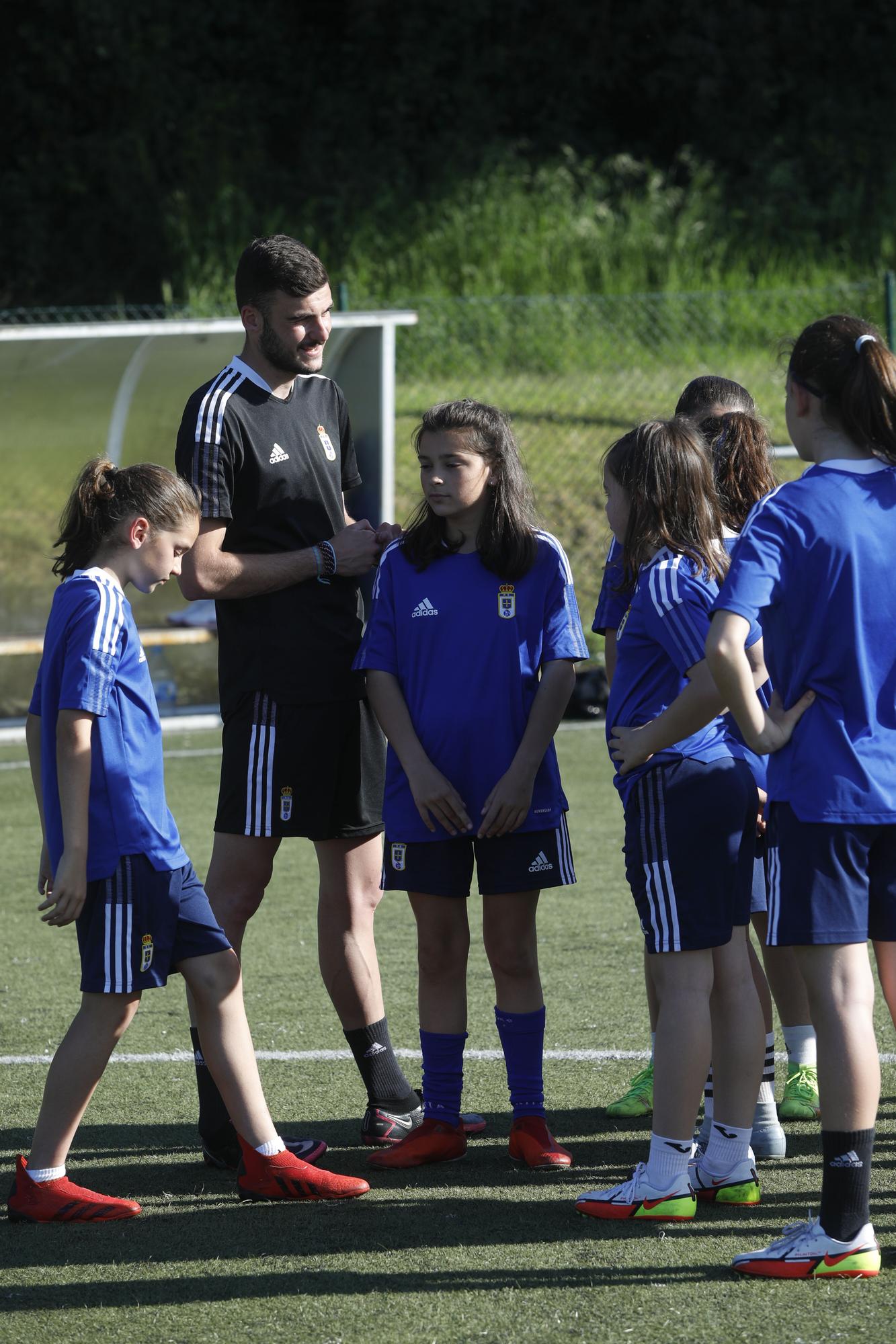 EN IMÁGENES: El equipo alevín femenino del Oviedo