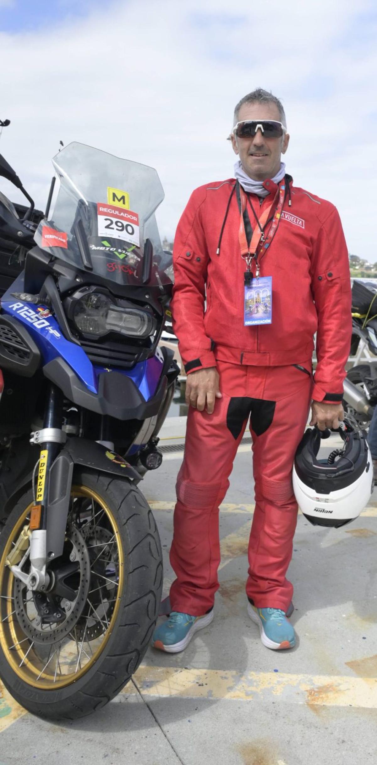 Unai Yus, regulador de la Vuelta Ciclista a Asturias.  |