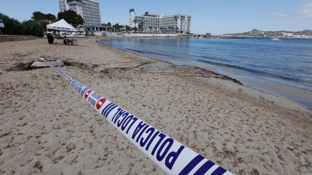 La playa de Punta Xinxó en Sant Josep quedó cerrada al baño por vertidos fecales este mes de junio