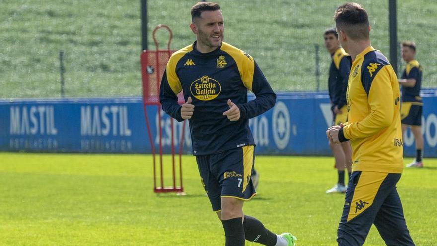 Lucas, durante un entrenamiento en la ciudad deportiva.  // CASTELEIRO / ROLLER AGENCIA