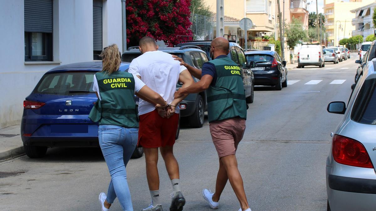 Am Dienstag (13.7.) ist es Beamten der Guardia Civil gelungen, den mutmaßlichen Täter festzunehmen.