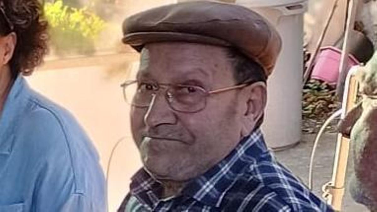 Pepe Groba (d. con camisa de cadros) durante unha xuntanza recente