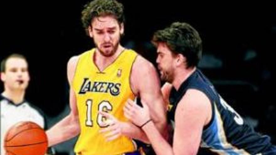 Pau se impone a Marc en el ´duelo de altura´ de los hermanos Gasol en la NBA