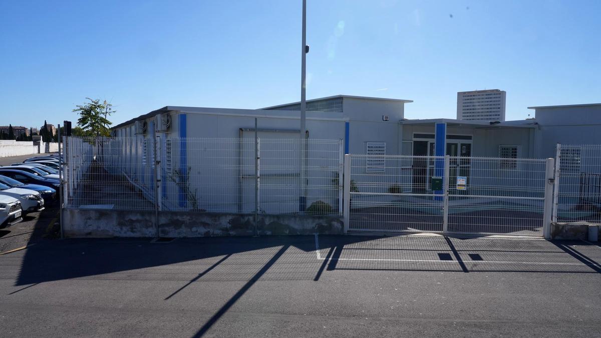 El IES Crémor está actualmente en aulas prefabricadas junto al cementerio de San José.