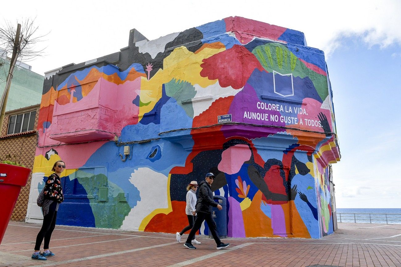 Mural de Lía Ateca en Las Canteras