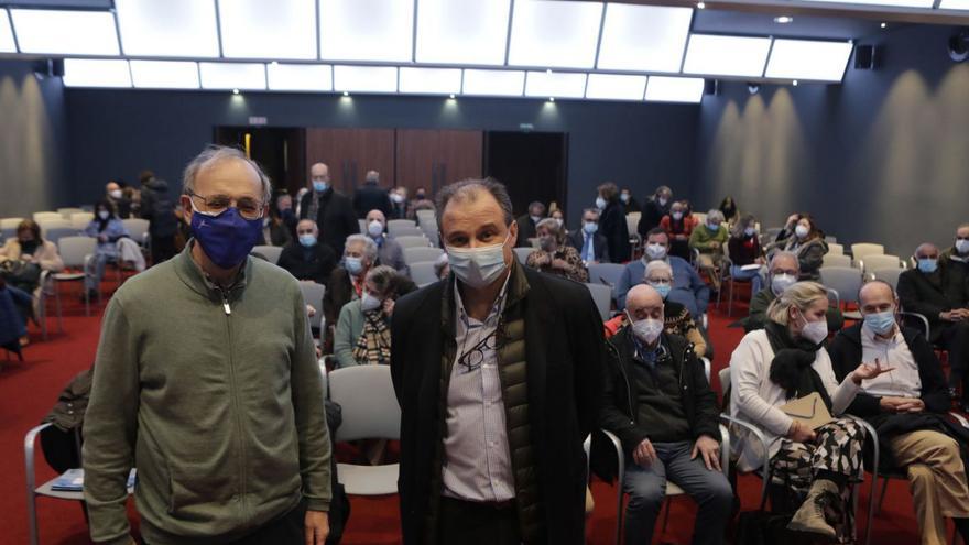 Por la izquierda, Pedro Luis García Vera y José García de Castro, ayer, en el Club. | Fernando Rodríguez