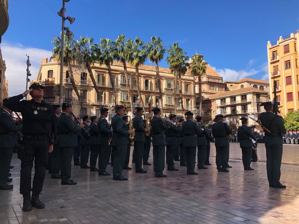 Desfile de veteranos de la Guardia Civil y el Ejército, en la plaza de la Constitución