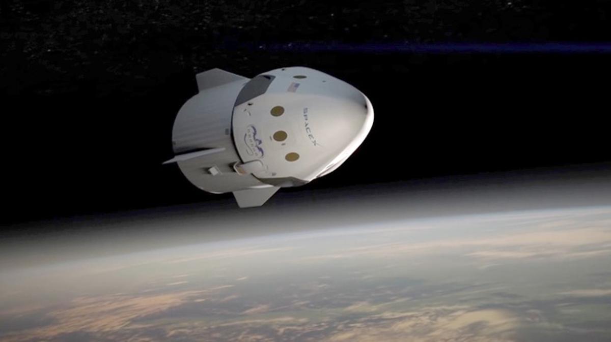 La empresa espacial privada SpaceX ha programado un viaje turístico alrededor de la Luna.