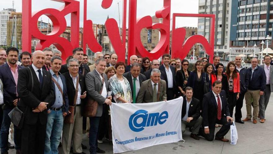 La delegación comercial argentina, en los Jardines de la Reina.