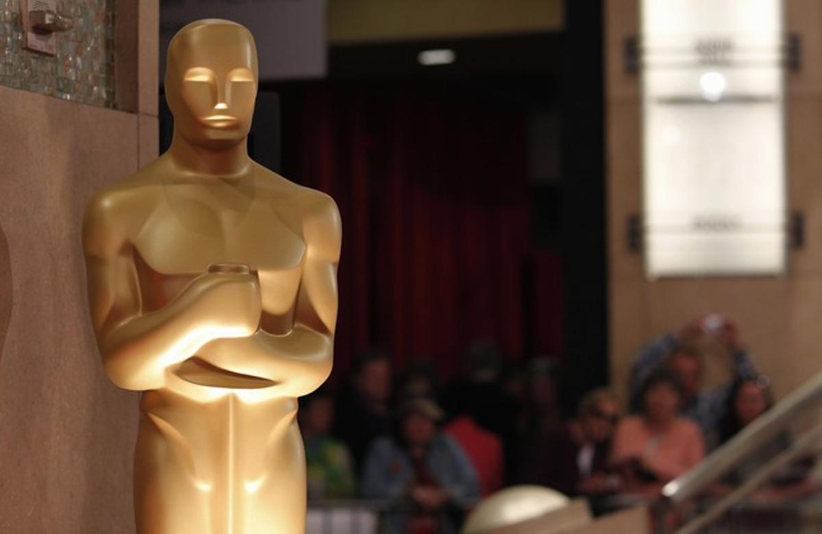 Una estatueta dels Oscars, durant els preparatius per a la 85a edició dels premis de Hollywood.