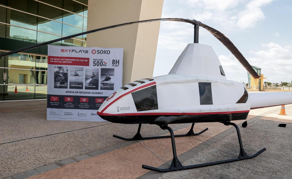 Una reproducción de helicóptero Skyplate.