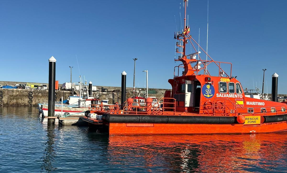 Los seis tripulantes fueron trasladados a Porto do Son por la lancha de Salvamento Marítimo.