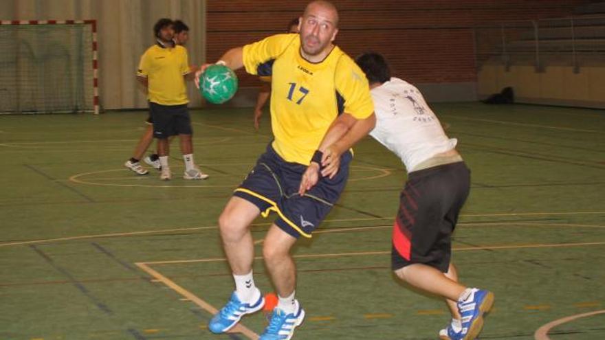 Iñaki Gómez, en un momento del entrenamiento de ayer en el «Manuel Camba».