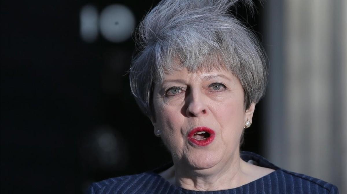 mbenach38092084 british prime minister theresa may speaks to the media outsi170418213439