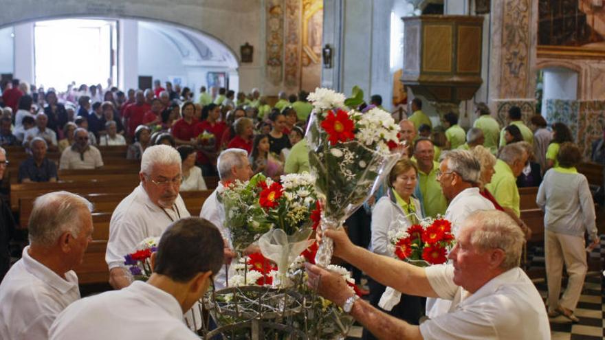 Una ofrenda de flores a San Pascual.