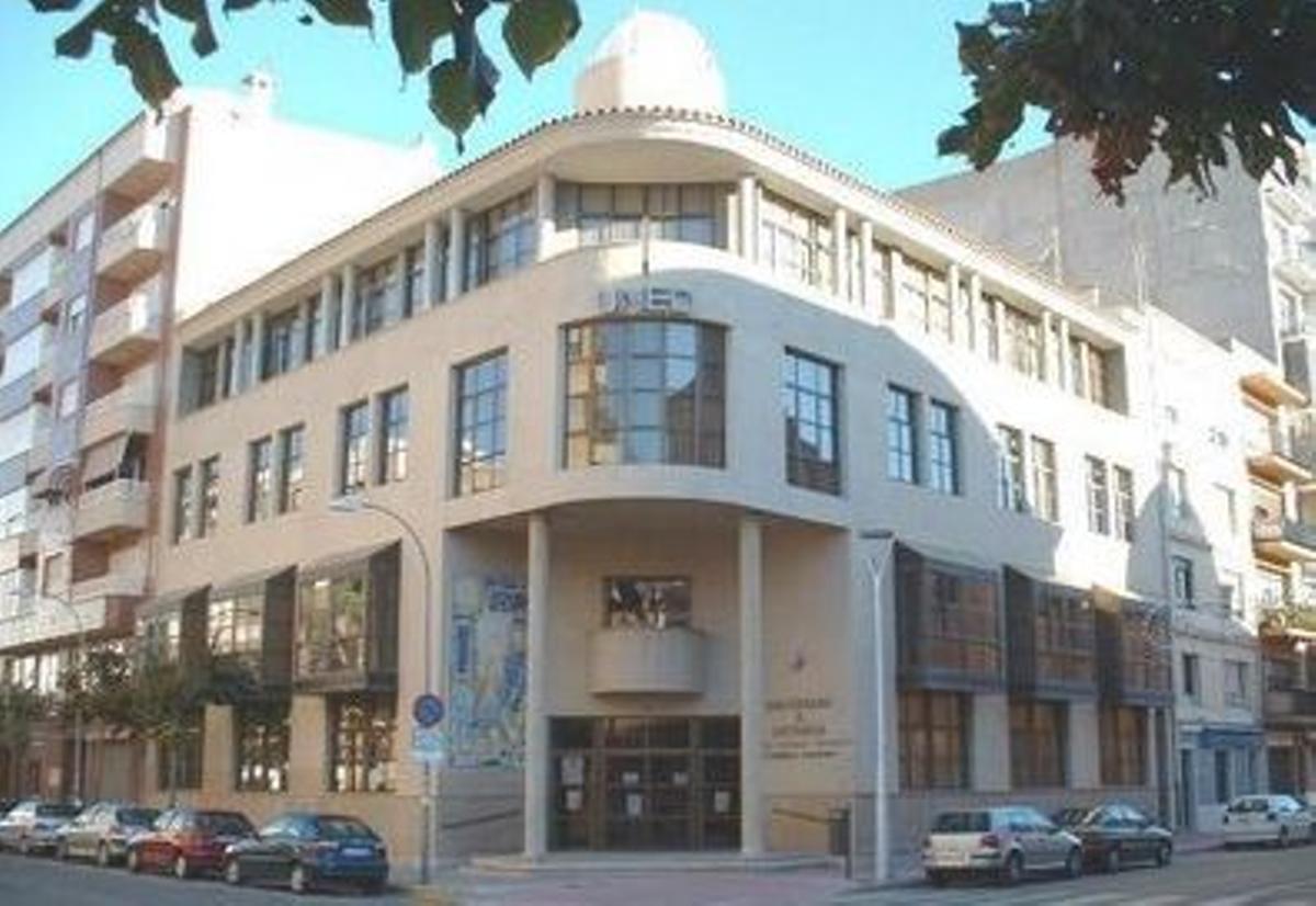 La UNED en Vila-real está en el cruce del Barranquet y Raval del Carme.