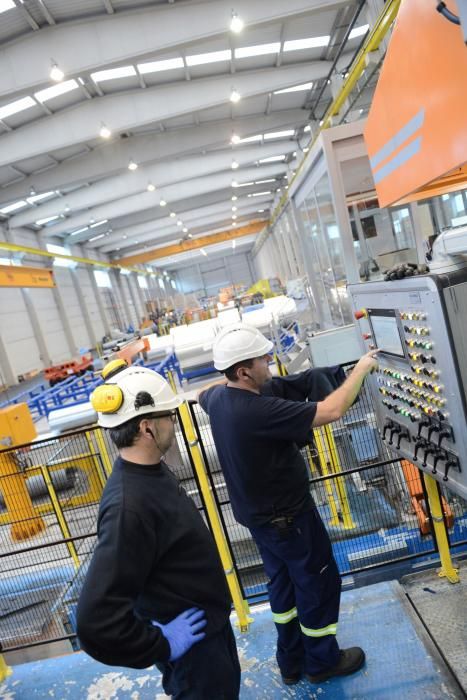 Visita de Antonio Trevín a Asturiana de Laminados en Villallana