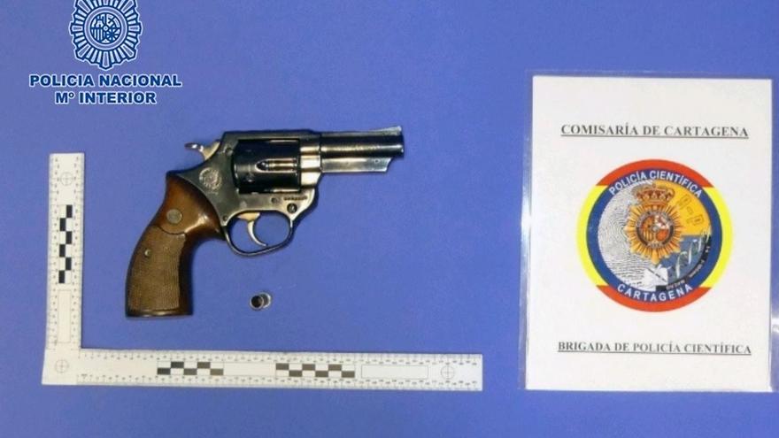 Amenaza de muerte con un revólver a dos trabajadores por hacer ruido ...