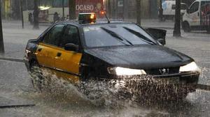La pluja col·lapsa Barcelona.