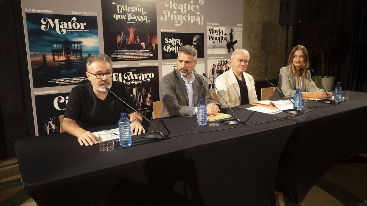 Los director adjuntos Roberto García y Marga Landete, con Sergio Arlandis (dir. Cultura) y Abel Guarinos (IVC).