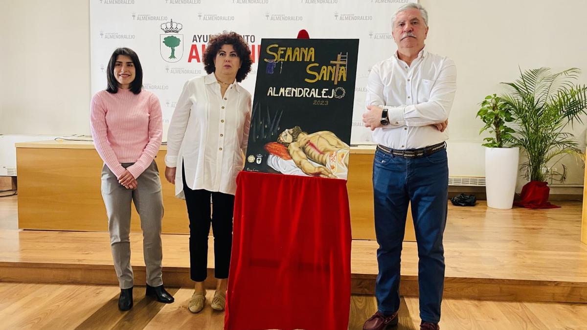 Tamara Rodríguez, María Paloma Cruz y Antonio Caballero presentaron el cartel de Semana Santa