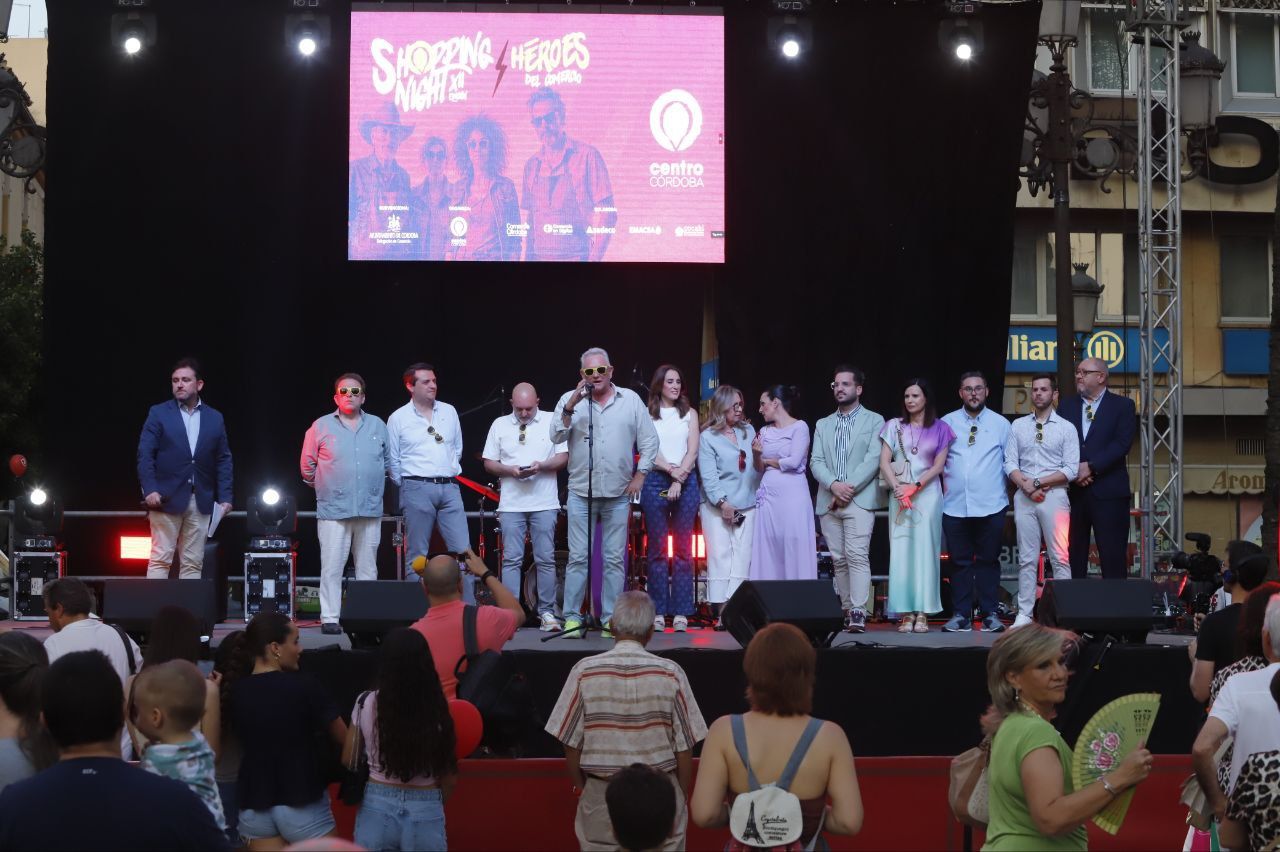 El centro de Córdoba se llena de ambiente en la Shopping Night 2025