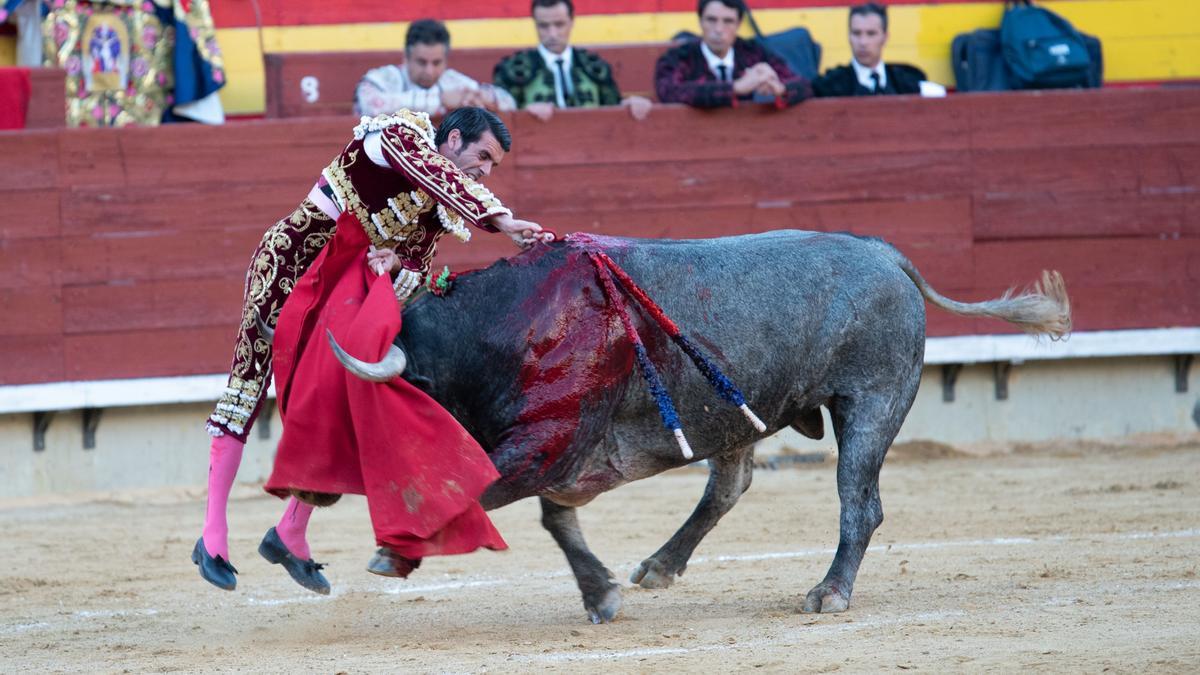 Emilio de Justo demostró el buen tino que tiene con la espada para matar a sus oponentes.