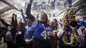 Empate entre Clinton y Sanders. Ted Cruz se lleva la victoria republicana.