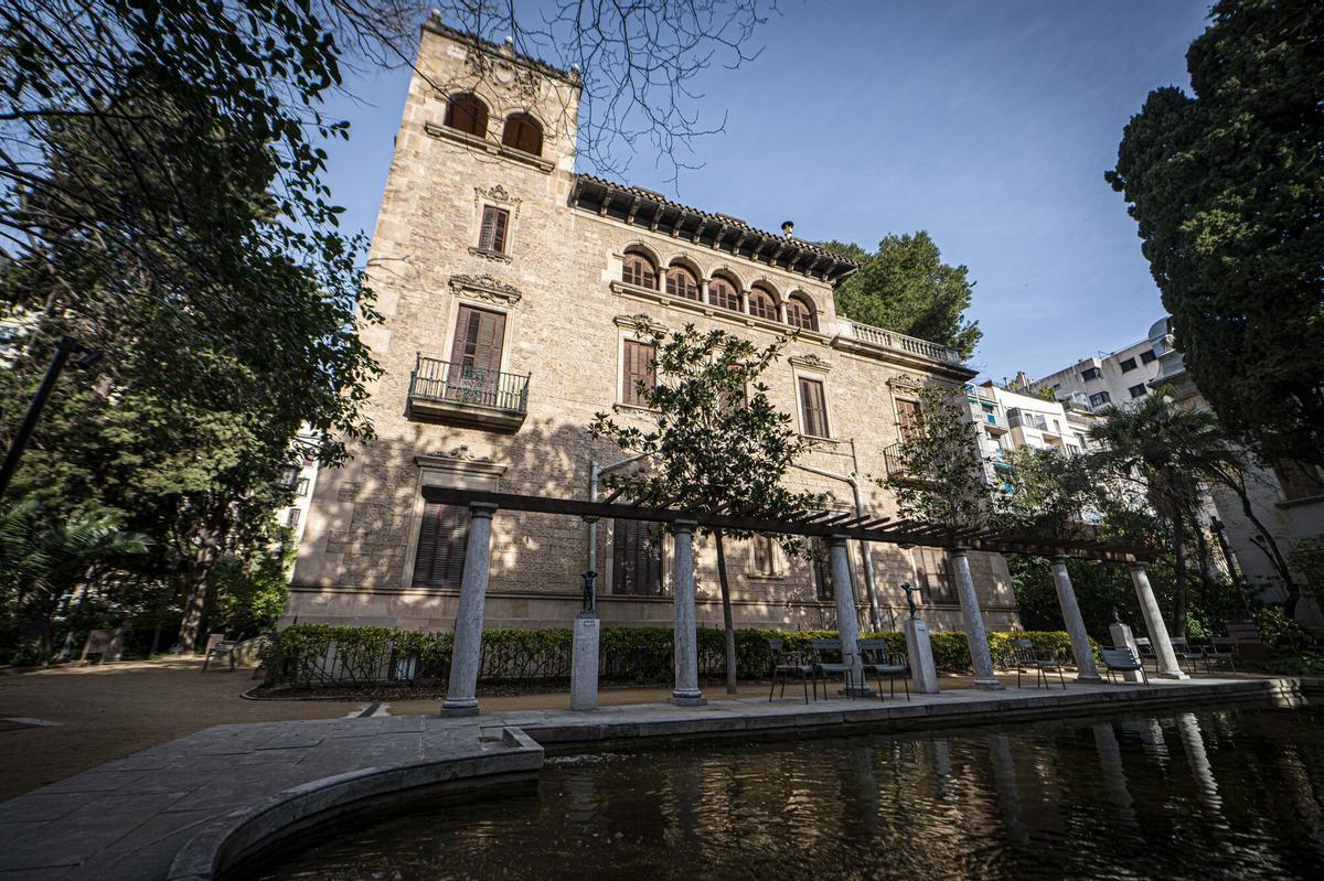 Barcelona, 18/02/2026 Barcelona. Fotos de la casa i els jardins de la finca Muñoz Ramonet. AUTOR: MANU MITRU