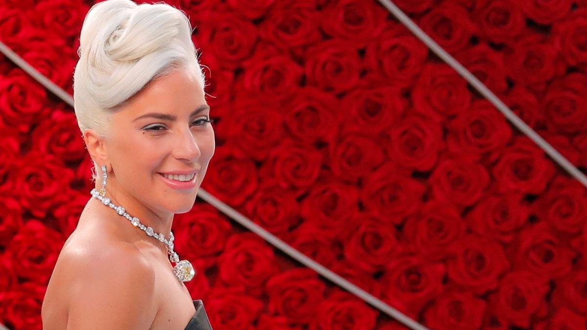 Lady Gaga entrando a la ceremonia de los Oscars en 2019