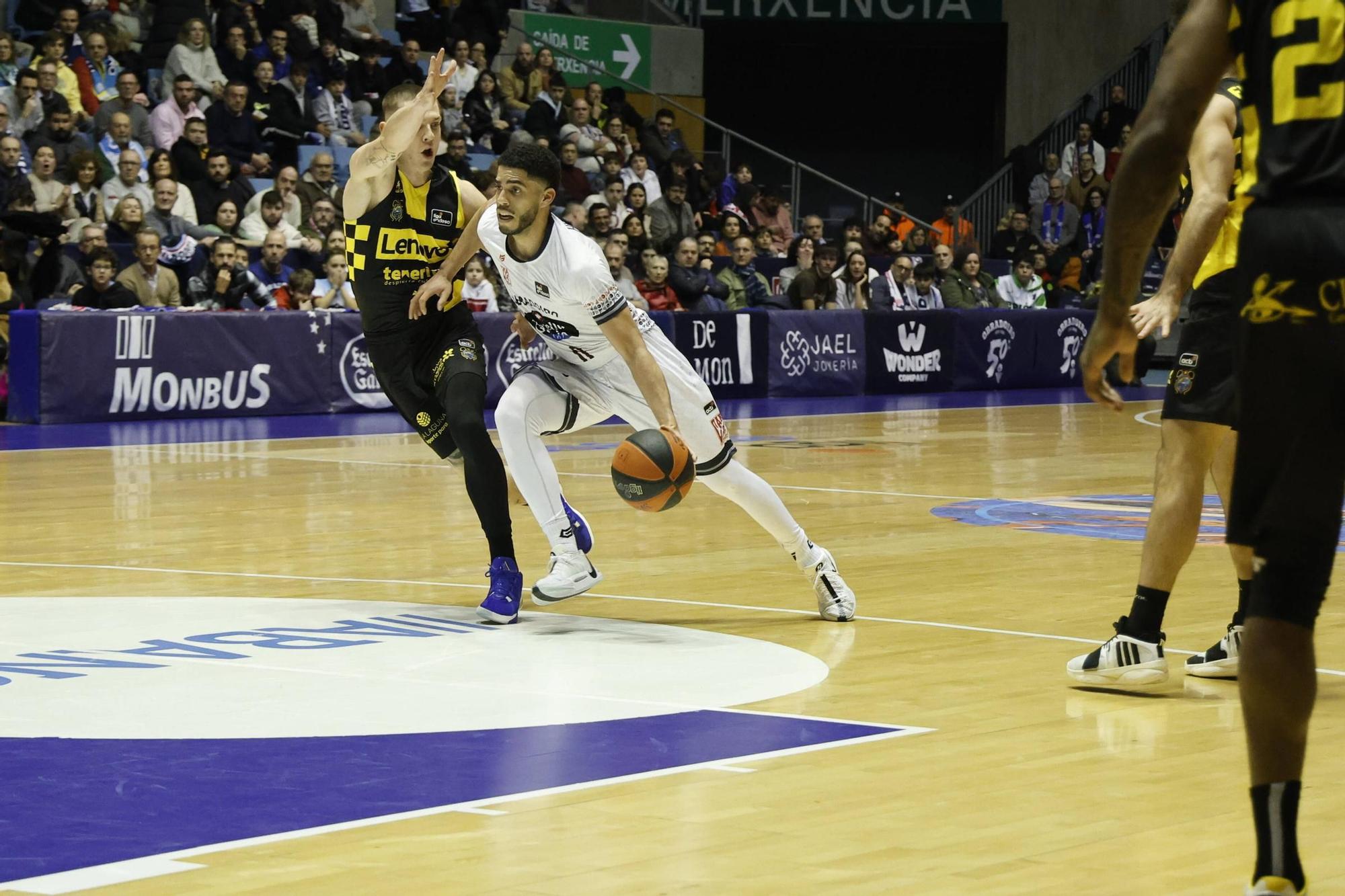 El Obradoiro suma otra derrota, esta ante el Tenerife por 86 a 97 en el Multiusos Fontes do Sar