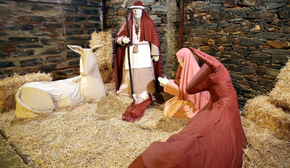 Uno de los principales atractivos de Monsaraz en Navidad es su belén artesanal a tamaño real.