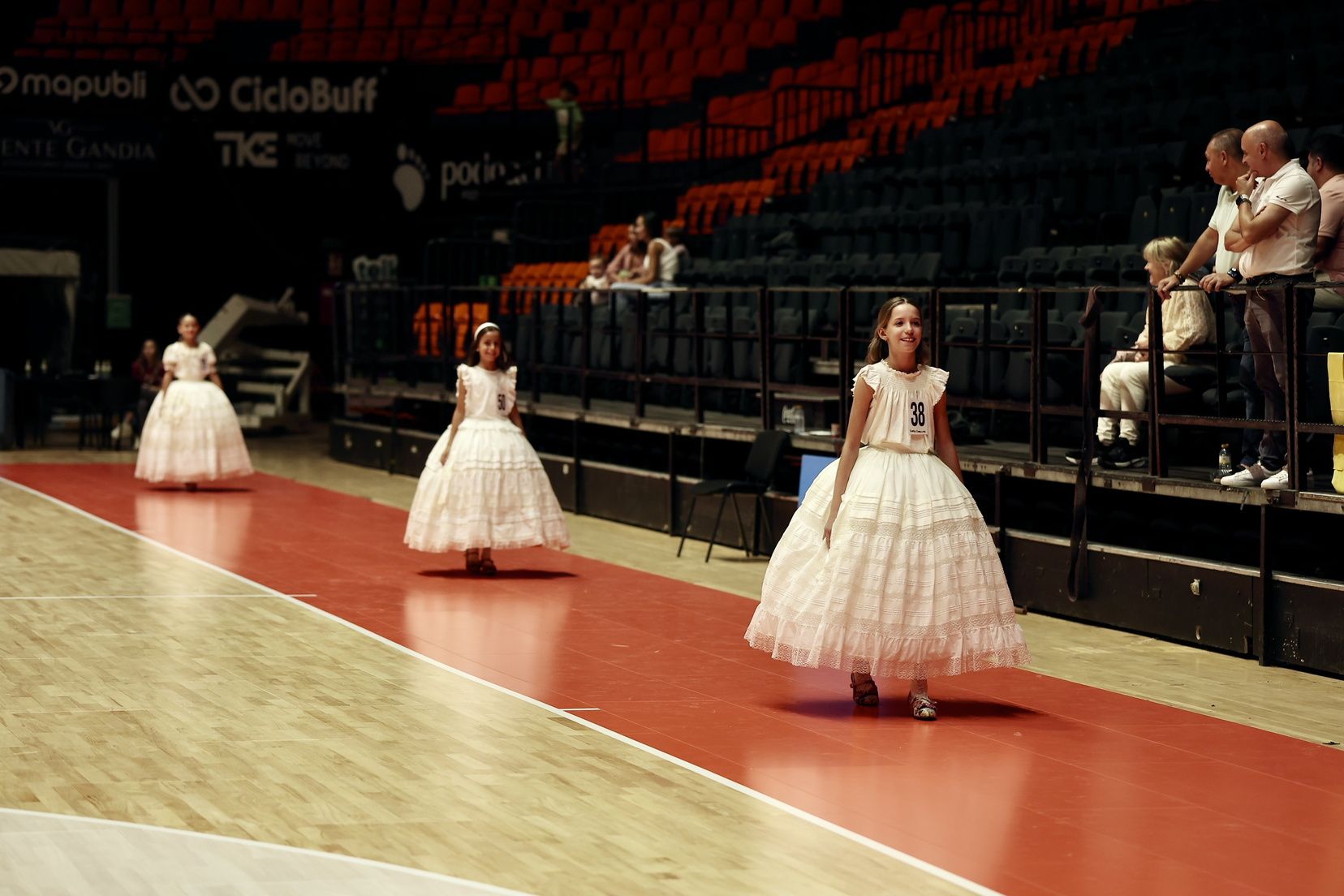 Asi ha sido el ensayo de la elección de candidatas a Falleras Mayores de València 2026