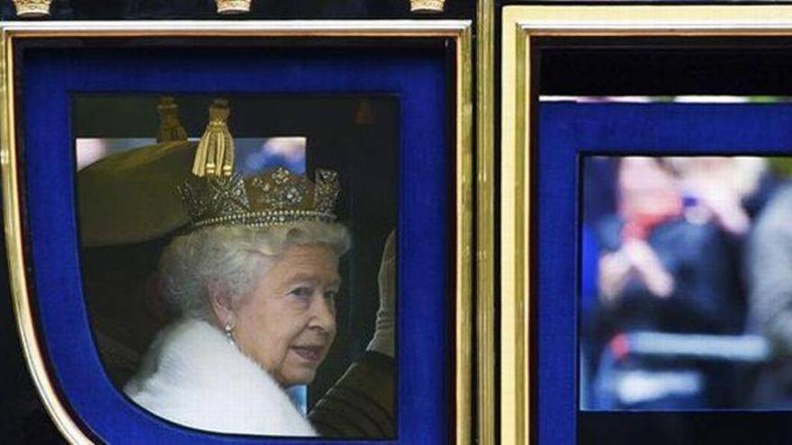 Isabel II promete defender una Escocia unida al Reino Unido