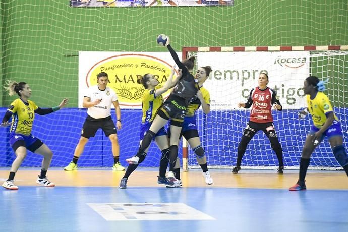 26-02-20 DEPORTES. PABELLON DE LAS REMUDAS. BARRIO DE LAS REMUDAS. TELDE. Partido de balonmano femenino entre el Remudas Rocasa y el Guardés disputado en Pabelloon Antonio Moreno del barrio teldense de Las Remudas.    Fotos: Juan Castro.  | 26/02/2020 | Fotógrafo: Juan Carlos Castro