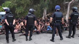 155  subsaharianos acceden a ceuta al asaltar la valla fronteriza con marruecos