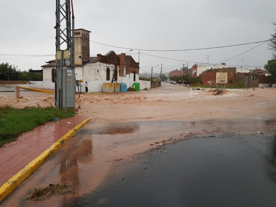 Alginet, también ha amanecido hoy inundada por la tormenta.