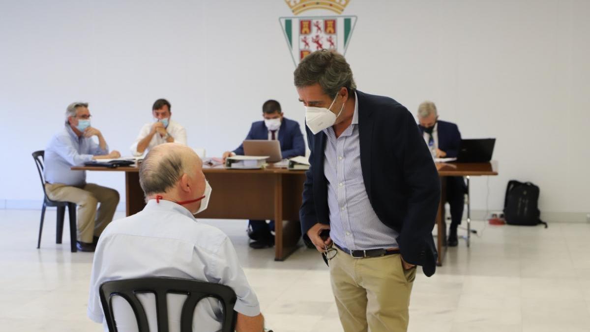 La junta de accionistas del Córdoba se inicia con la presencia de Carlos González