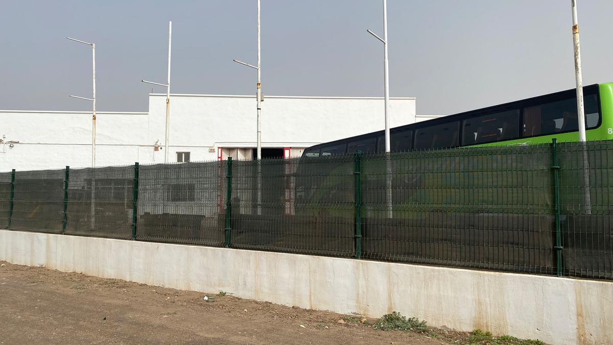 Nave de inmigrantes junto a la carretera de San Bartolomé, en Argana Alta (Arrecife).