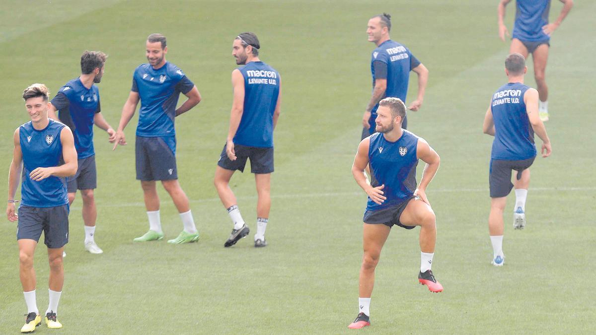 Cinco puntos son los que suma el Levante después de vencer al Tenerife y ahora busca seguir manteniendo.