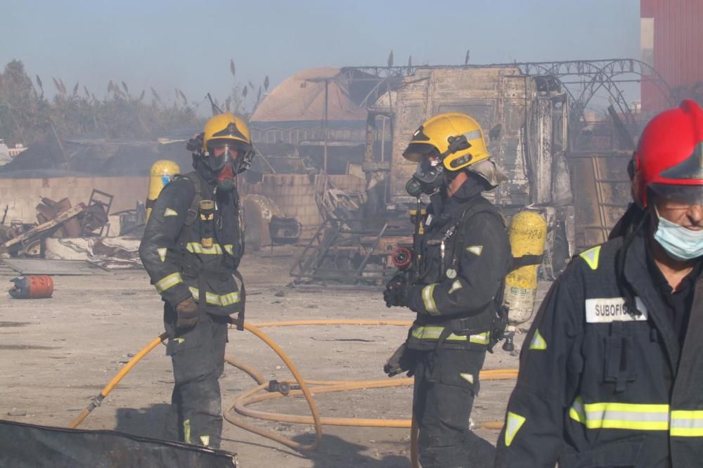 Incendio en un desguace del polígono Guadalhorce