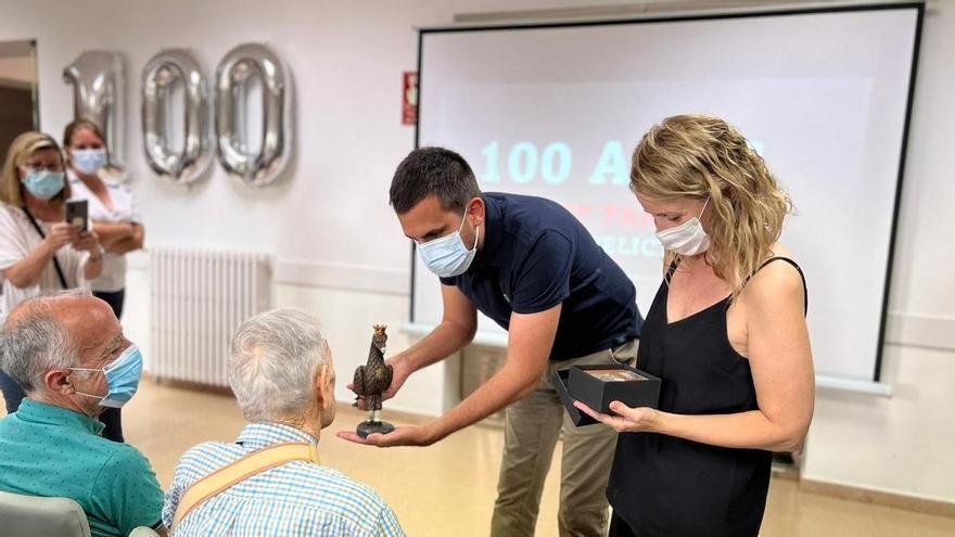 L’Ajuntament de Cardona fa entrega de la medalla centenària de la Generalitat a Josep Tarrés Carol