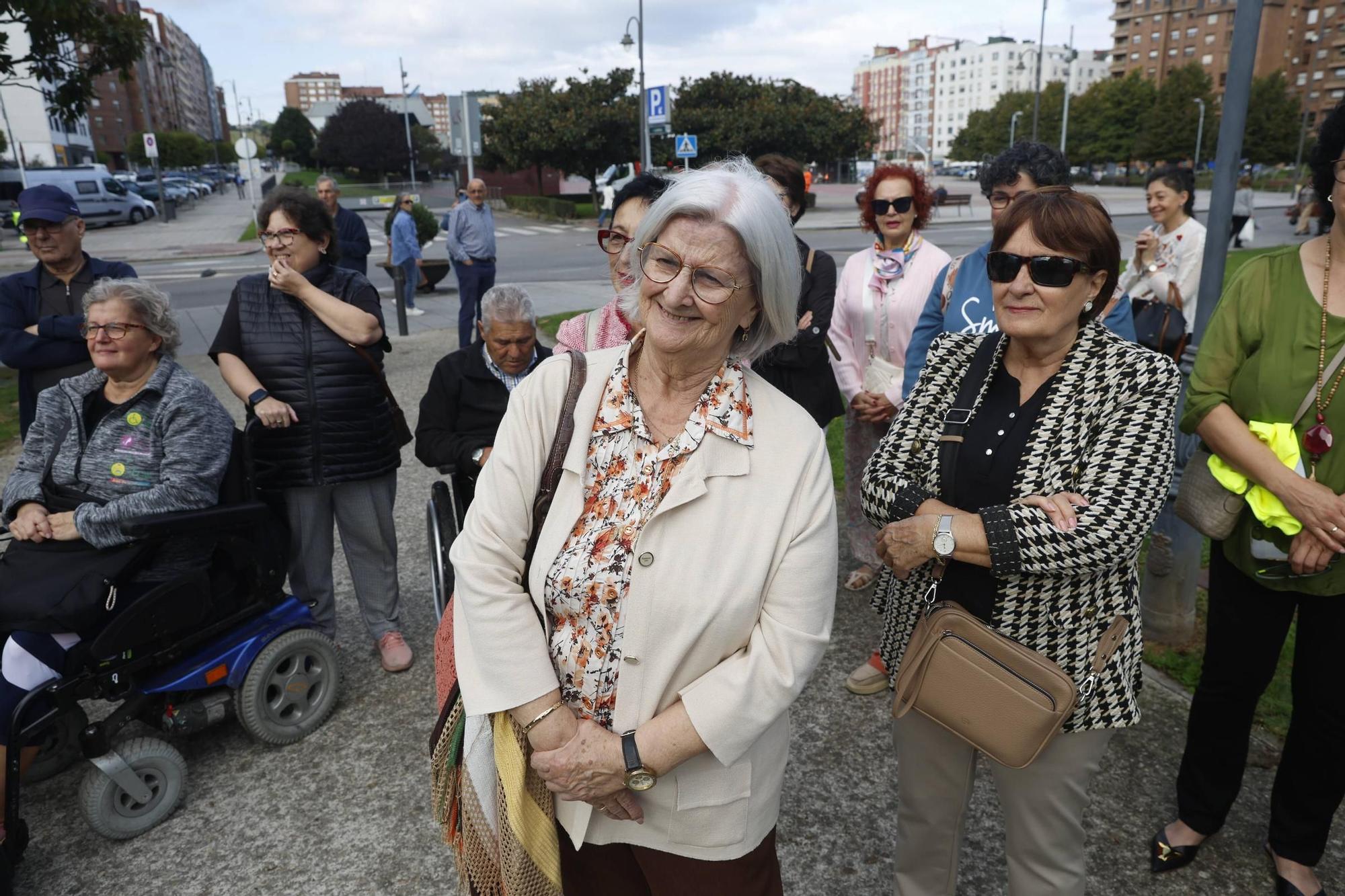 EN IMÁGENES: Avilés dedica una plaza pública a las personas mayores
