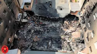 Desalojo forzoso de seis viviendas del incendio del Tedi de la avenida del Puerto