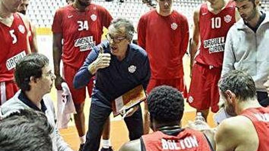 Quim Costa, donant instruccions en el darrer partit a Fontajau.