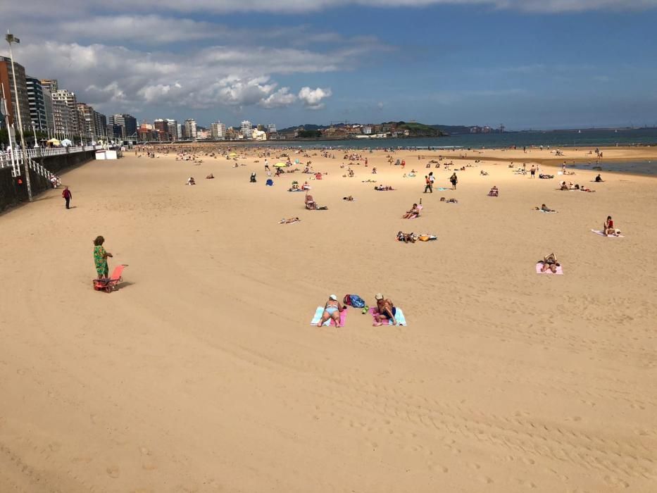 Sábado de playa en Asturias: camino de aforo lleno