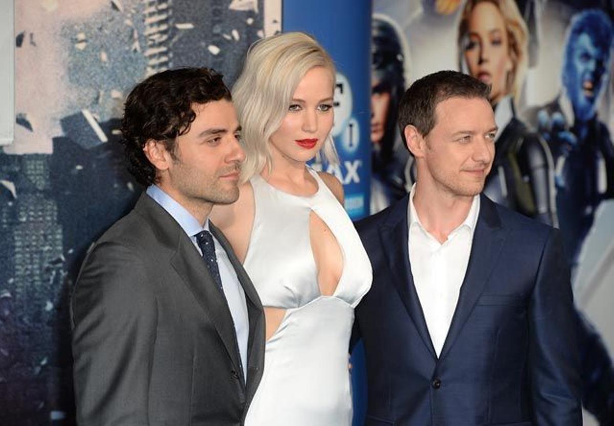 Oscar Isaac, Jennifer Lawrence y James McAvoy, en el pase especial de 'X-Men: Apocalypse' en Londres.