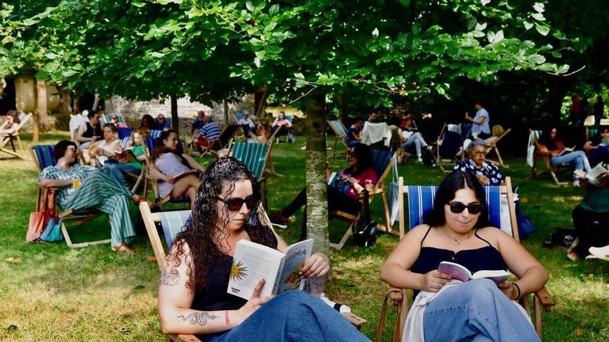 La Fiesta de lectura colectiva en el Pueblu d'Asturies de Gijón, en imágenes