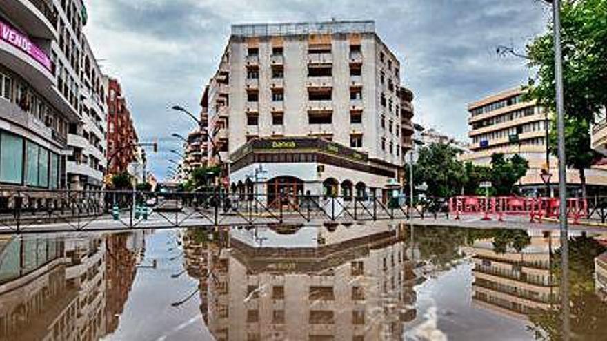 Parte del paseo de Vara de Rey, inundado.