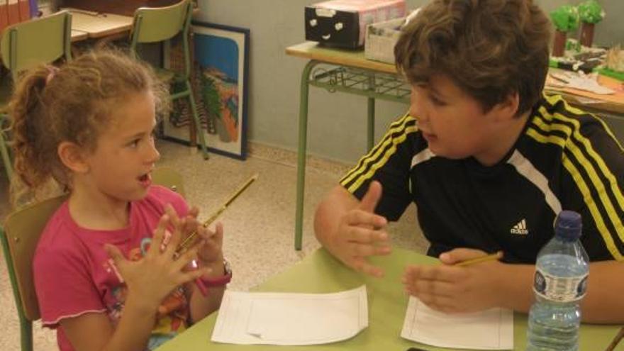 Joves lectors «apadrinats» a Sant Joan